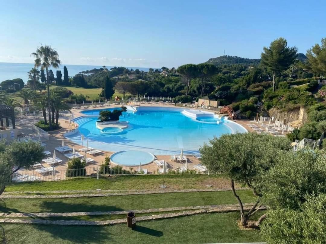 Saint-Raphael- Vue Mer Et Massif De L'Esterel 외부 사진